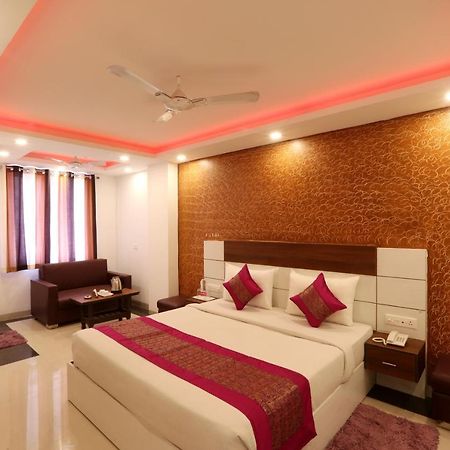 Hotel Classic New Delhi Bagian luar foto