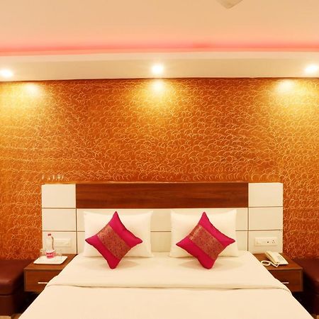 Hotel Classic New Delhi Bagian luar foto