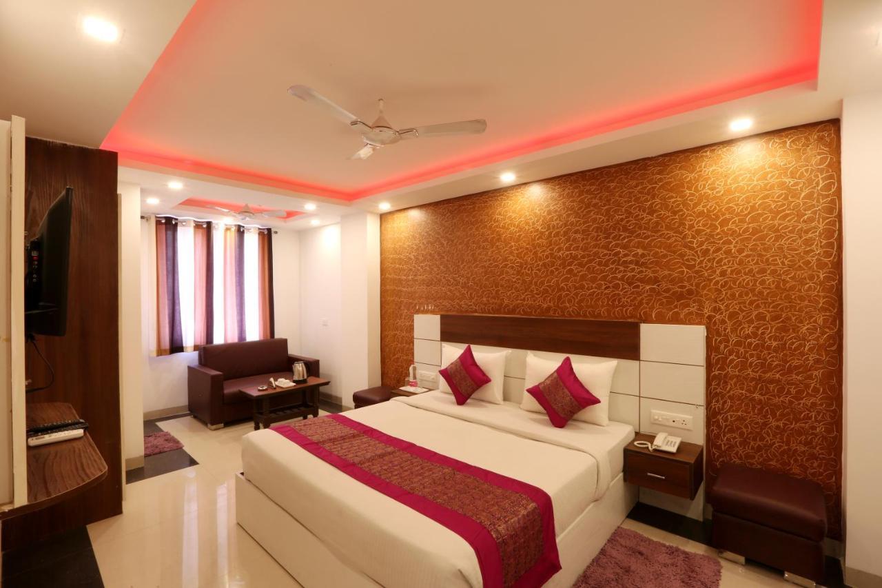 Hotel Classic New Delhi Bagian luar foto