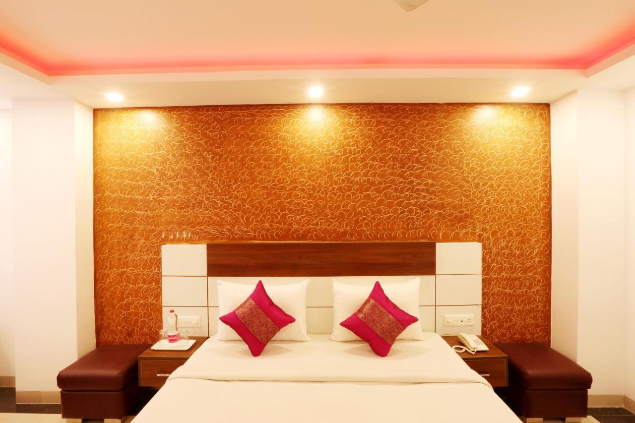 Hotel Classic New Delhi Bagian luar foto