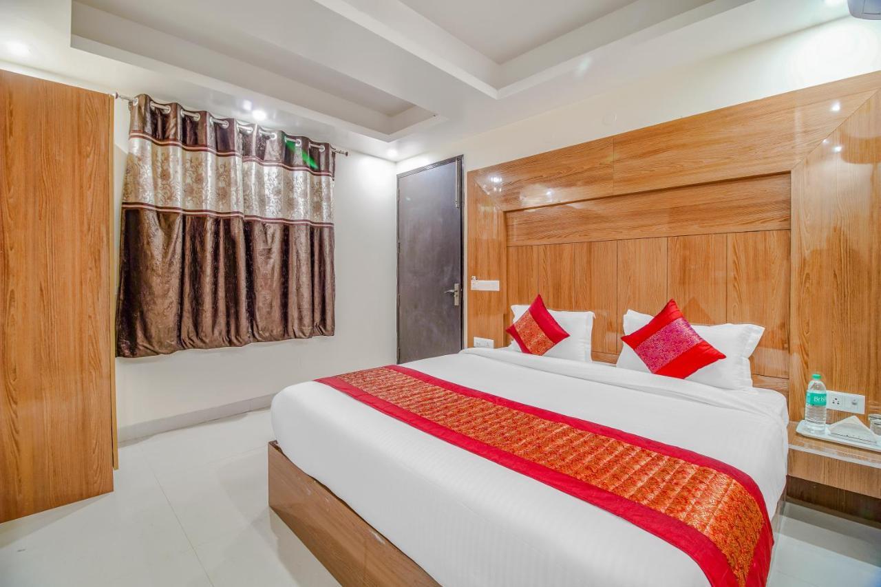 Hotel Classic New Delhi Bagian luar foto