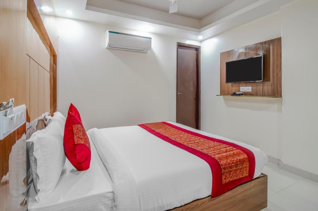 Hotel Classic New Delhi Bagian luar foto