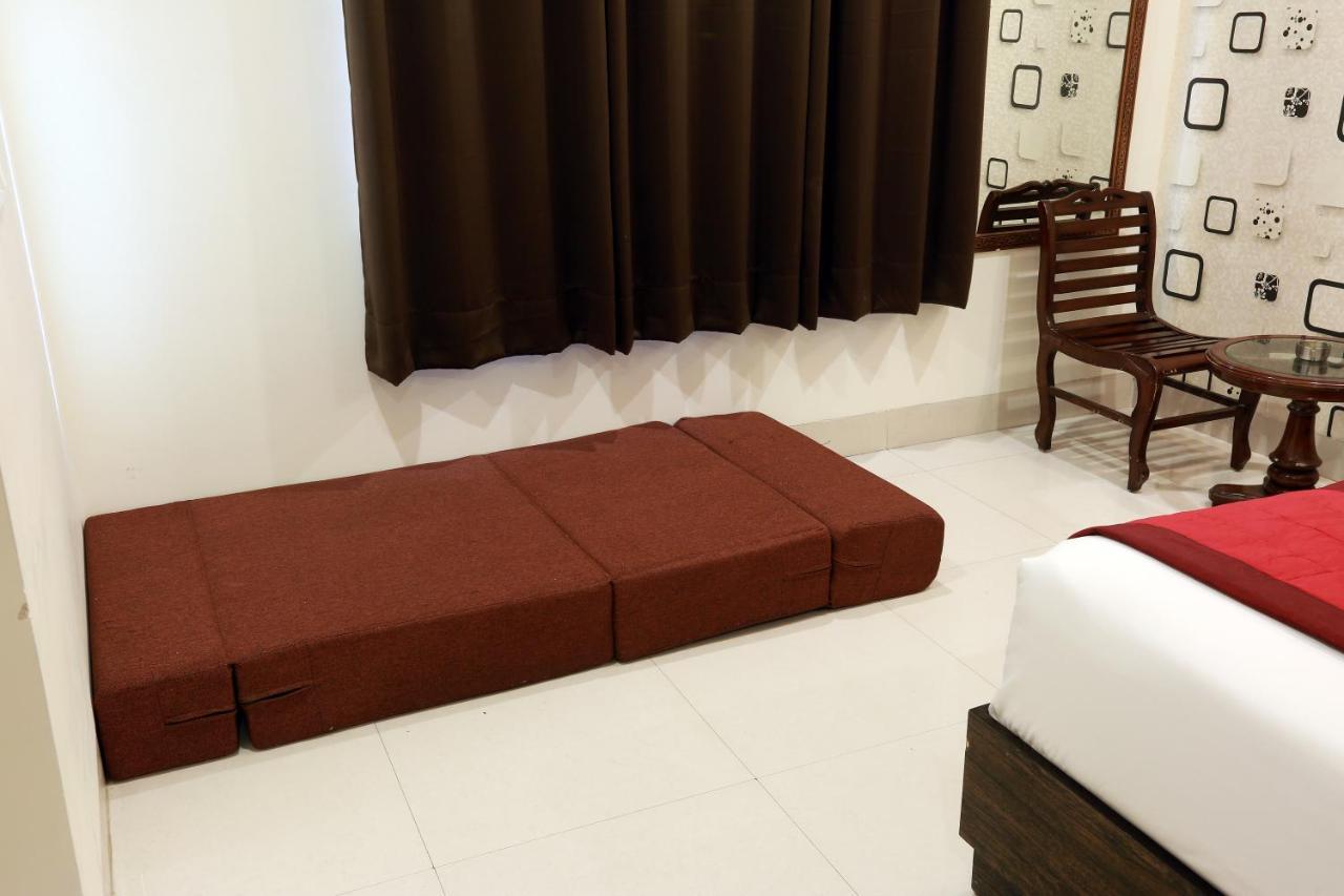 Hotel Classic New Delhi Bagian luar foto