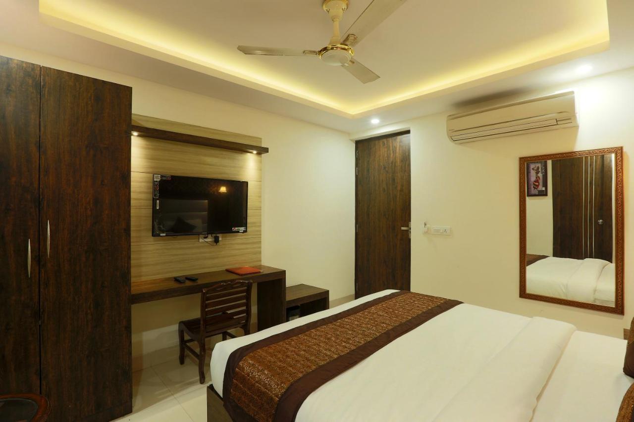 Hotel Classic New Delhi Bagian luar foto