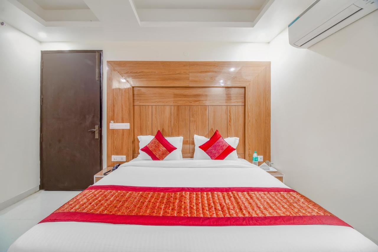 Hotel Classic New Delhi Bagian luar foto