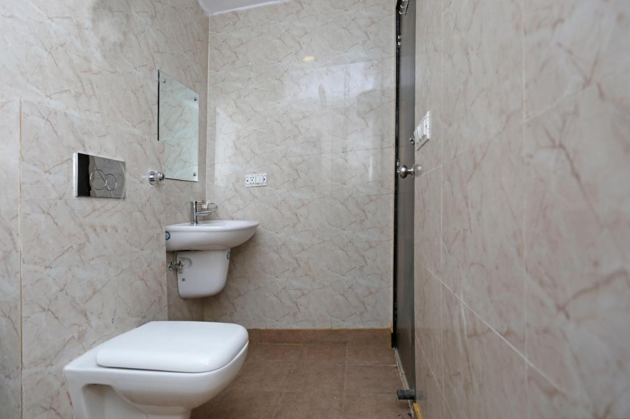 Hotel Classic New Delhi Bagian luar foto